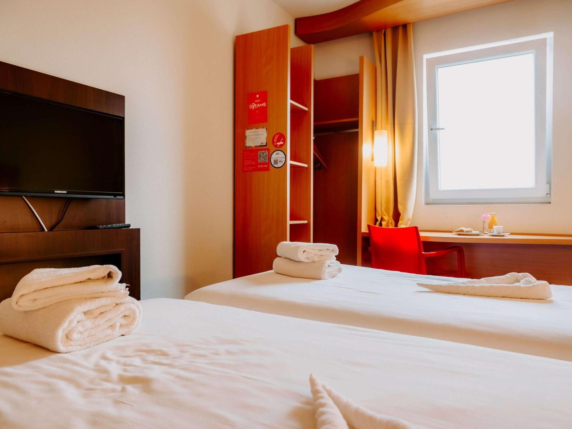 Ibis Sofia Airport Hotel Eksteriør billede